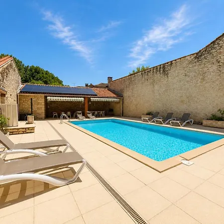 Demeure En Pierre Avec Piscine, Coeur Du Village فيلة Septfonds