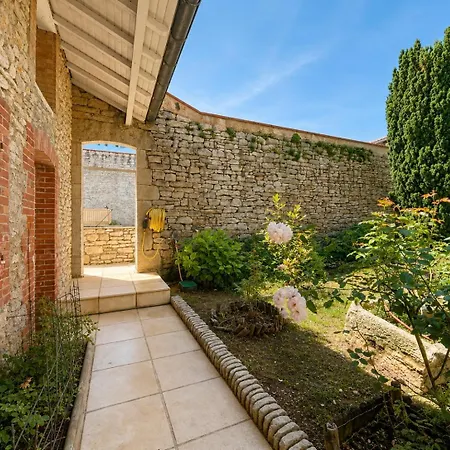 Demeure En Pierre Avec Piscine, Coeur Du Village