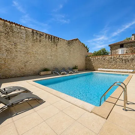 Demeure En Pierre Avec Piscine, Coeur Du Village *